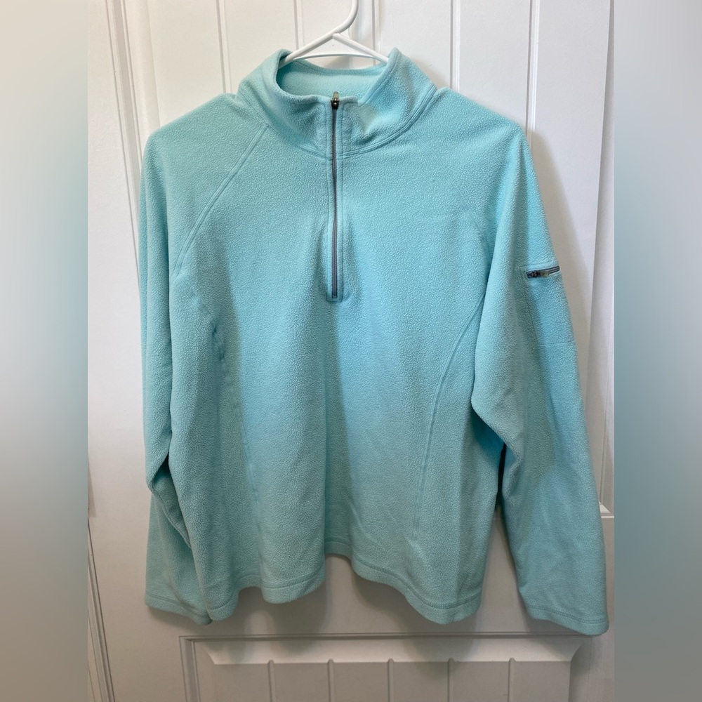 L.L.Bean 1/4 zip fleece. Size XL. 100% polyester. Arm zip pocket.